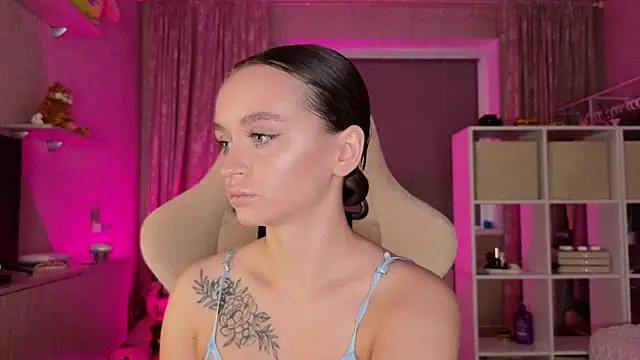 Snapshot of Katy_perry_ chatting on March 17, 2025, 2:41 am Katy perry online show from March 17, 2025, 2:41 am