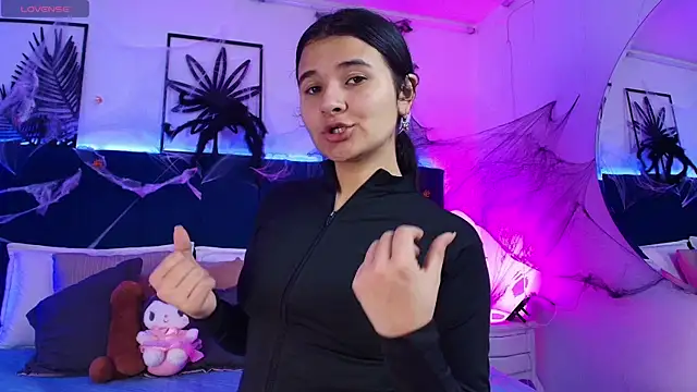 Snapshot of Tifanny_grey chatting on October 27, 2025, 8:02 pm Tifanny grey online show from October 27, 2025, 8:02 pm