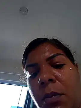 Snapshot of Indiazinhax chatting on March 18, 2025, 5:10 pm Indiazinhax online show from March 18, 2025, 5:10 pm