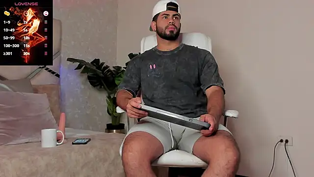 Snapshot of noah_crux chatting on December 28, 2024, 12:03 pm noah crux online show from December 28, 2024, 12:03 pm