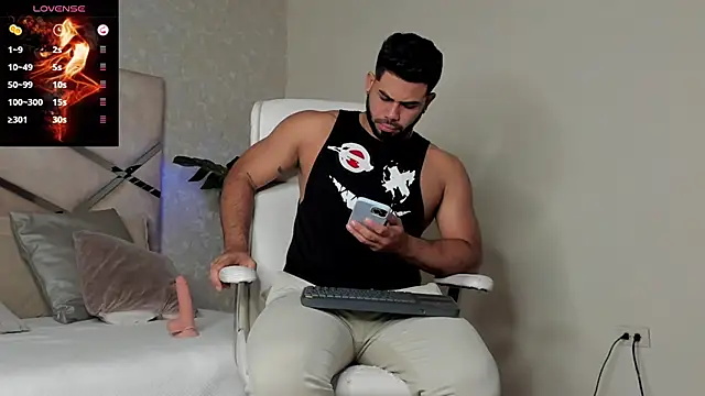 Snapshot of noah_crux chatting on January 3, 2025, 11:57 am noah crux online show from January 3, 2025, 11:57 am