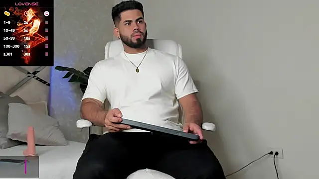 Snapshot of noah_crux chatting on January 4, 2025, 11:54 am noah crux online show from January 4, 2025, 11:54 am