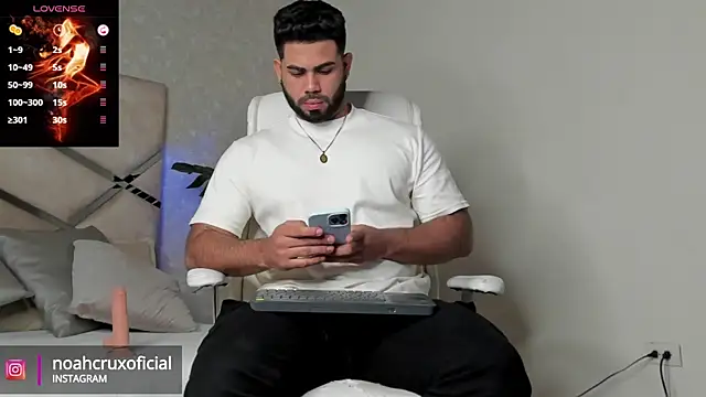 Snapshot of noah_crux chatting on January 4, 2025, 2:56 pm noah crux online show from January 4, 2025, 2:56 pm