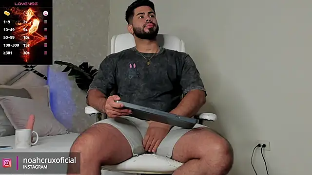 Snapshot of noah_crux chatting on January 7, 2025, 12:31 pm noah crux online show from January 7, 2025, 12:31 pm