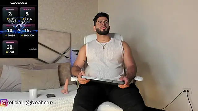 Snapshot of noah_crux chatting on January 28, 2025, 12:11 pm noah crux online show from January 28, 2025, 12:11 pm