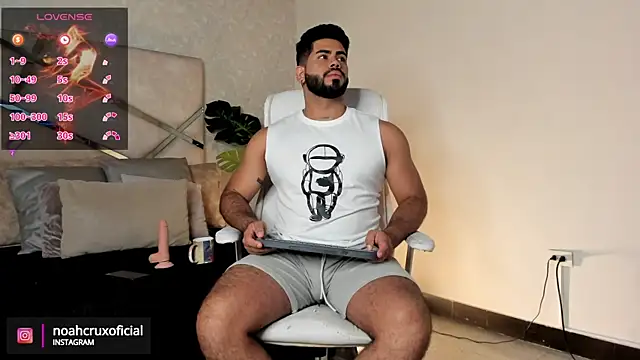 Snapshot of noah_crux chatting on February 10, 2025, 12:18 pm noah crux online show from February 10, 2025, 12:18 pm