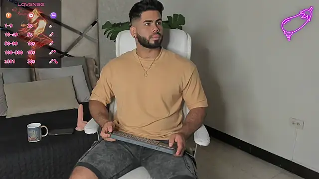 Snapshot of noah_crux chatting on February 17, 2025, 12:16 pm noah crux online show from February 17, 2025, 12:16 pm