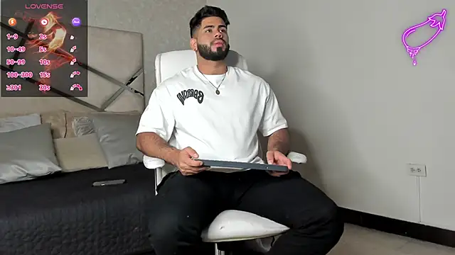 Snapshot of noah_crux chatting on February 21, 2025, 11:11 am noah crux online show from February 21, 2025, 11:11 am