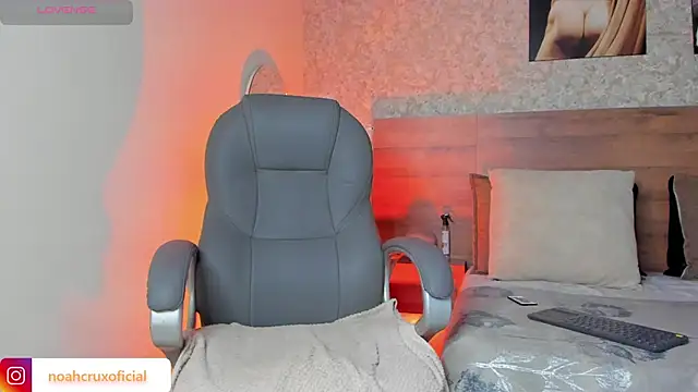 Snapshot of noah_crux chatting on September 20, 2025, 8:10 pm noah crux online show from September 20, 2025, 8:10 pm