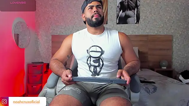 Snapshot of noah_crux chatting on September 29, 2025, 8:13 pm noah crux online show from September 29, 2025, 8:13 pm