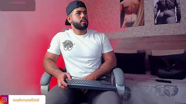 Snapshot of noah_crux chatting on October 27, 2025, 12:20 pm noah crux online show from October 27, 2025, 12:20 pm