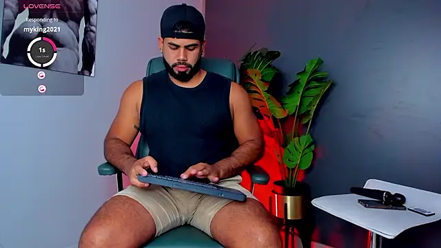 Snapshot of noah_crux chatting on March 5, 2026, 7:43 pm noah crux online show from March 5, 2026, 7:43 pm