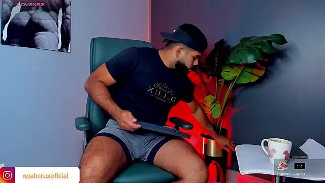 Snapshot of noah_crux chatting on March 7, 2026, 10:18 pm noah crux online show from March 7, 2026, 10:18 pm