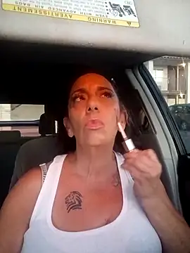 BettyBoo333 online show from May 17, 2026, 12:23 pm