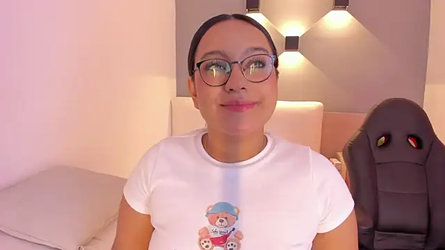 ellamontoya online show from January 5, 2025, 4:36 am