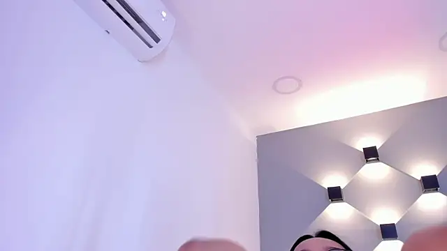 ellamontoya online show from January 10, 2025, 4:22 am