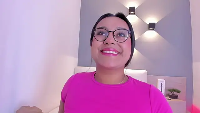 ellamontoya online show from January 14, 2025, 4:36 am