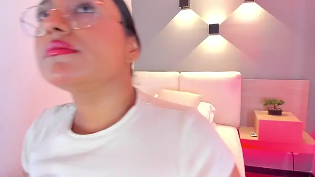 ellamontoya online show from September 11, 2025, 11:21 am