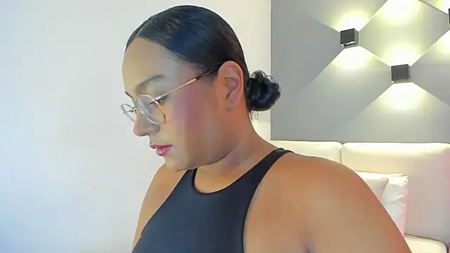 ellamontoya online show from September 13, 2025, 12:49 pm