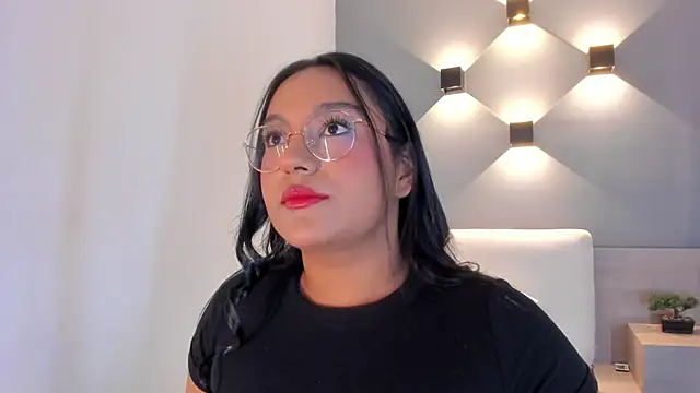 ellamontoya online show from September 19, 2025, 11:11 am