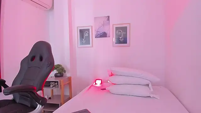 ellamontoya online show from December 20, 2025, 12:45 pm