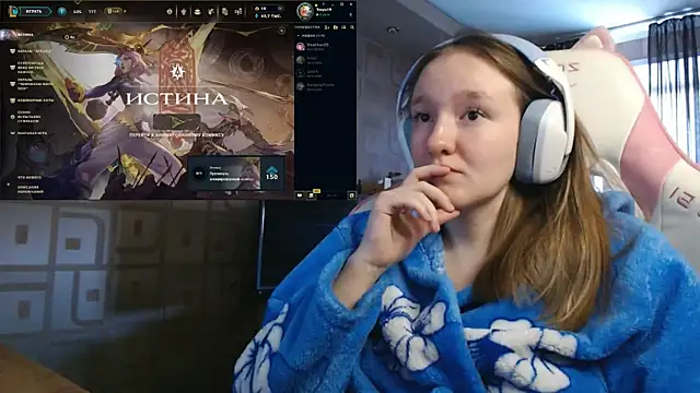 MoonlishSiren online show from September 30, 2025, 12:21 pm