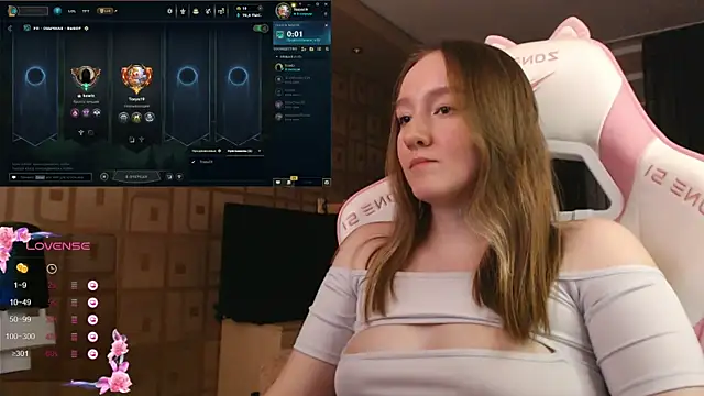 MoonlishSiren online show from October 12, 2025, 8:52 pm