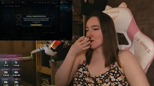 Snapshot of MoonlishSiren chatting on April 30, 2026, 8:37 pm MoonlishSiren online show from April 30, 2026, 8:37 pm