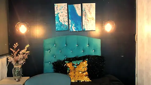 LiaCooper  online show from December 5, 2024, 10:45 pm