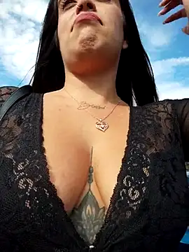 Snapshot of Freyja300 chatting on October 9, 2025, 9:18 am Freyja300 online show from October 9, 2025, 9:18 am