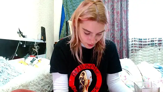 Snapshot of Sophie_Bell chatting on May 10, 2026, 4:34 pm Sophie Bell online show from May 10, 2026, 4:34 pm