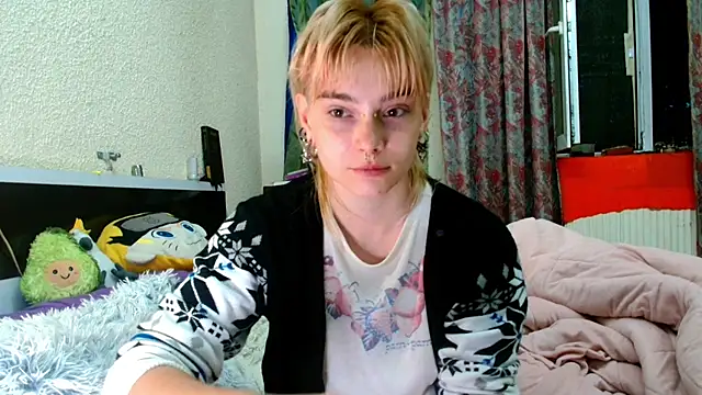 Snapshot of Sophie_Bell chatting on May 24, 2026, 6:24 pm Sophie Bell online show from May 24, 2026, 6:24 pm