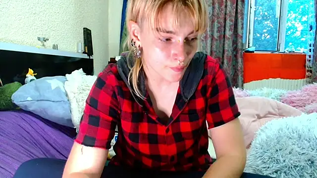 Snapshot of Sophie_Bell chatting on May 27, 2026, 5:32 pm Sophie Bell online show from May 27, 2026, 5:32 pm