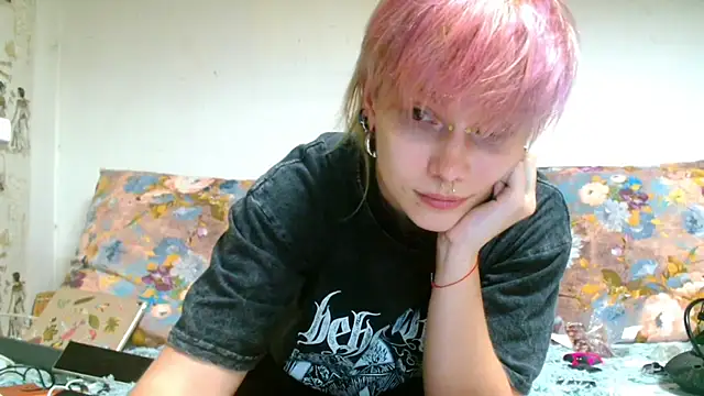 Snapshot of Sophie_Bell chatting on June 13, 2026, 12:19 am Sophie Bell online show from June 13, 2026, 12:19 am