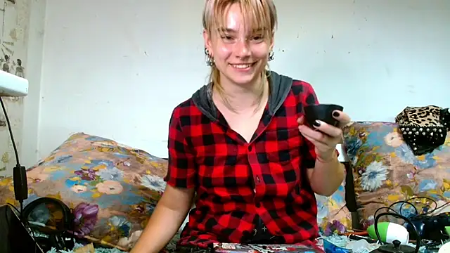 Sophie Bell online show from June 24, 2026, 5:23 pm