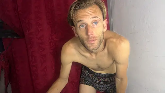 Snapshot of aquilesmade chatting on October 8, 2025, 4:37 pm aquilesmade online show from October 8, 2025, 4:37 pm