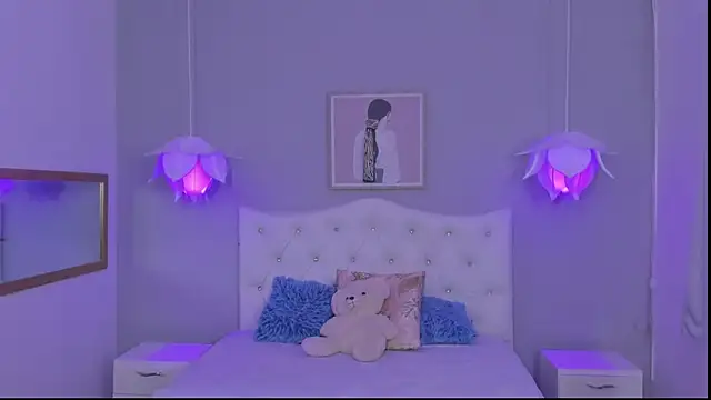 Lisa7 7 online show from November 12, 2025, 1:11 pm