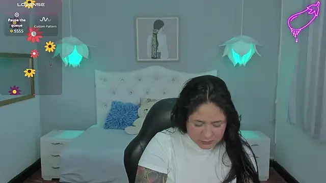 Lisa7 7 online show from November 15, 2025, 2:02 pm