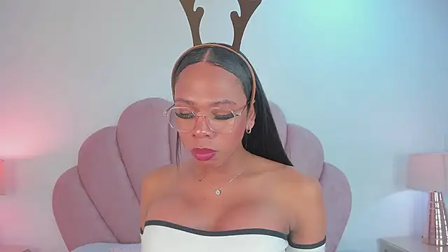 Nicole Paradise online show from December 20, 2024, 1:33 pm