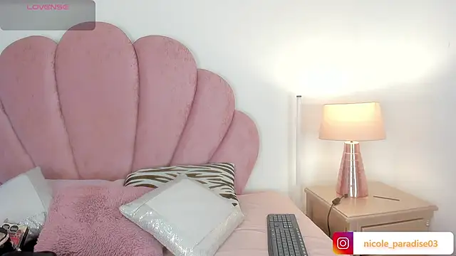Nicole Paradise online show from June 25, 2026, 1:15 pm