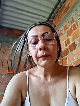 Mia-funny20 online show from May 10, 2026, 8:14 pm