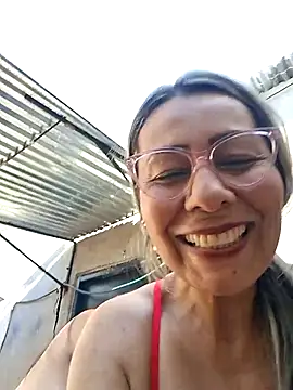 Mia-funny20 online show from May 13, 2026, 8:49 pm
