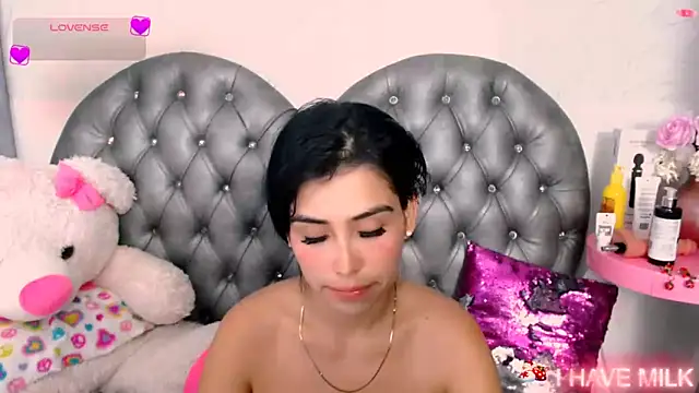 emma  cute   online show from January 6, 2025, 3:19 pm