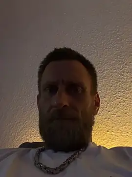 Snapshot of Bro4bro0040 chatting on February 3, 2026, 2:10 am Bro4bro0040 online show from February 3, 2026, 2:10 am