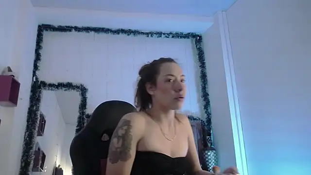 Snapshot of alejandrafitt chatting on December 6, 2024, 8:29 pm alejandrafitt online show from December 6, 2024, 8:29 pm