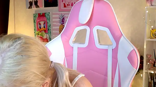 LexieLoree online show from December 7, 2024, 8:11 am