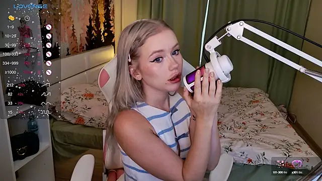 Snapshot of LexieLoree chatting on September 20, 2025, 3:40 am LexieLoree online show from September 20, 2025, 3:40 am