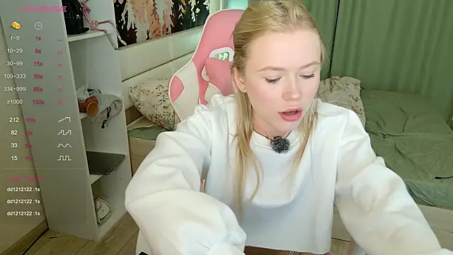 Snapshot of LexieLoree chatting on October 14, 2025, 2:56 am LexieLoree online show from October 14, 2025, 2:56 am