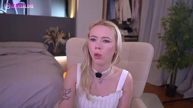 Snapshot of LexieLoree chatting on March 21, 2026, 3:22 am LexieLoree online show from March 21, 2026, 3:22 am