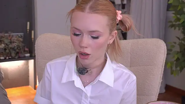 LexieLoree online show from June 29, 2026, 3:02 am